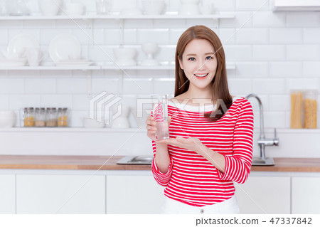 Beautiful young woman's daily life concept photo 039 Beautiful young woman's daily life concept photo 039 47337842