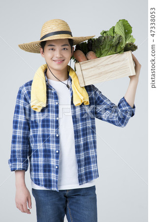 Agriculture industry, farming and people concept. Young farmer gesturing over gray background. 116 Agriculture industry, farming and people concept. Young farmer gesturing over gray background. 116 47338053