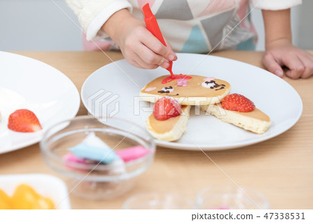 父母和孩子熱蛋糕 父母和孩子熱蛋糕 47338531