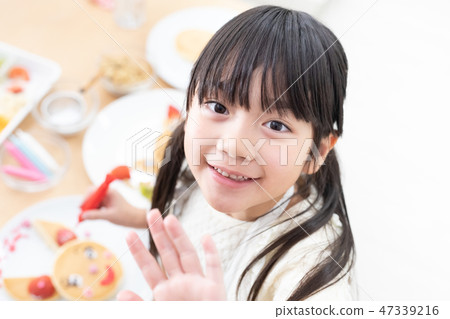 父母和孩子熱蛋糕 父母和孩子熱蛋糕 47339216