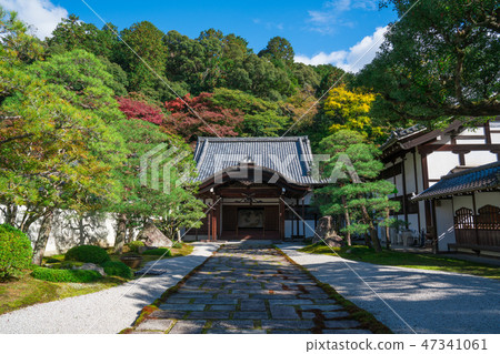 京都南禪寺和秋葉的主要入口 47341061