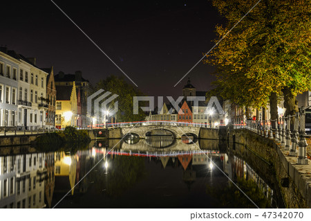 Scenic city view of Bruges canal at night 47342070