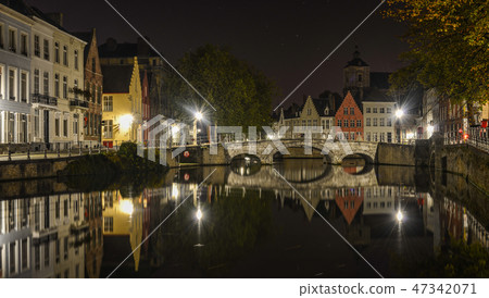 Scenic city view of Bruges canal at night 47342071
