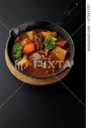 Beef stew to skillet 47343551
