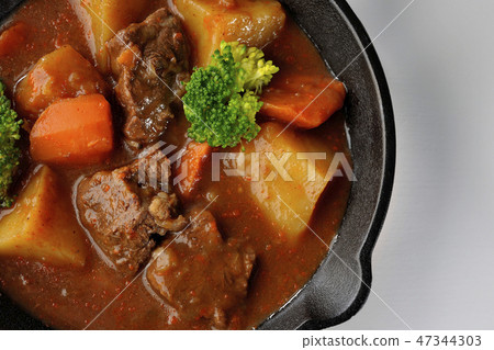 燉牛肉 47344303