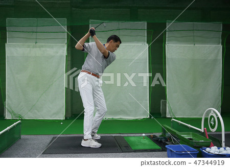 Golf practice 47344919
