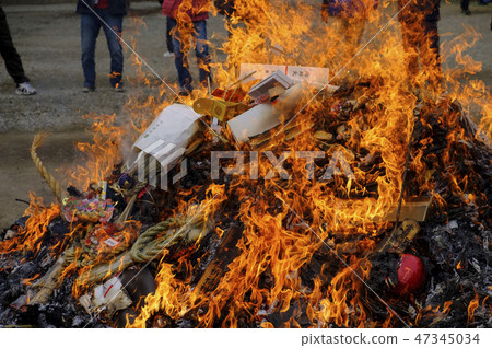 Burning dolly 47345034