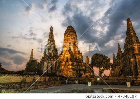Wat Chaiwatthanaram Prang 47346197