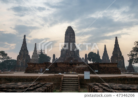 Wat Chaiwatthanaram Prang 47346206