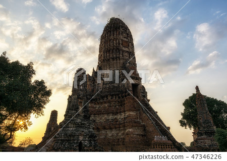wat chaiwatthanaram prang 47346226
