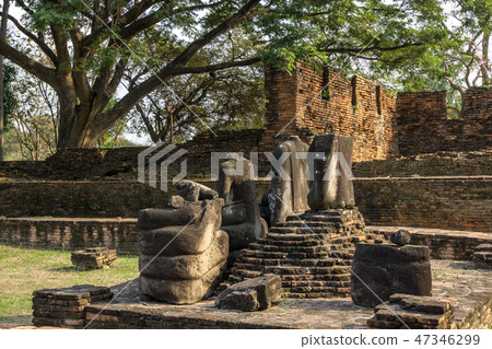 Wat Phra Si Sanphet headless statues 47346299