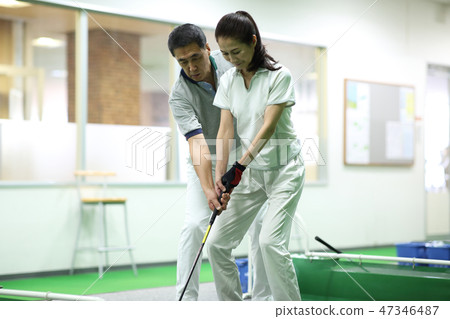 Men and women practicing golf Men and women practicing golf 47346487