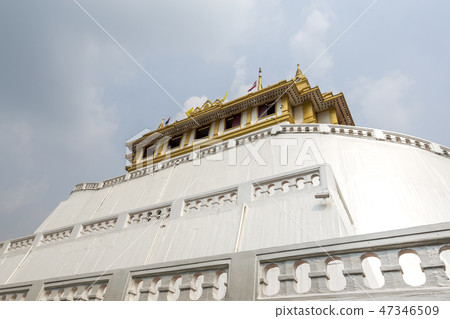 Golden mountain temple chedi 47346509