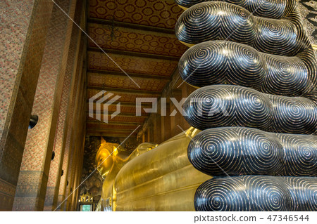 Reclining Buddha in Wat Pho Reclining Buddha in Wat Pho 47346544