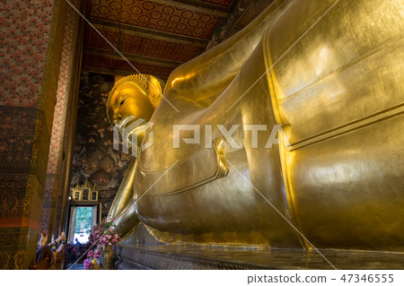 Reclining Buddha in Wat Pho Reclining Buddha in Wat Pho 47346555