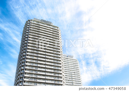 與塔公寓的都市風景 47349058
