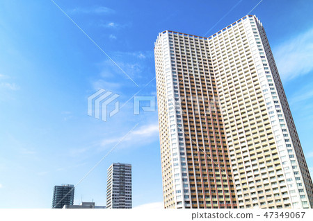 與塔公寓的都市風景 與塔公寓的都市風景 47349067