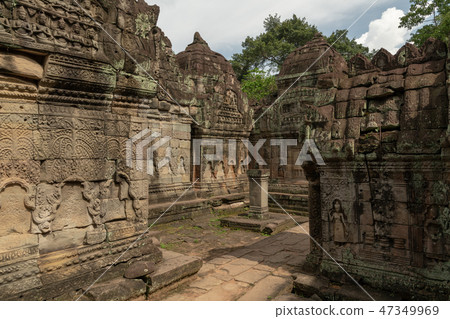 Stone column in centre of temple courtyard Stone column in centre of temple courtyard 47349969