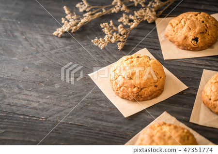 oatmeal raisin cookies on wood 47351774