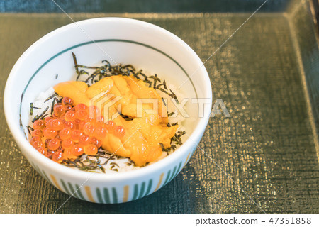 Uni Don (salmon roe and urchin eggs topping) Uni Don (salmon roe and urchin eggs topping) 47351858