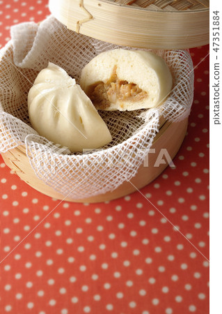 Steam basket and Chinese food 47351884