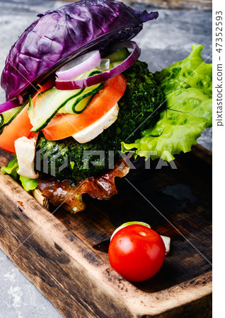 Veggie burgers with vegetables Veggie burgers with vegetables 47352593