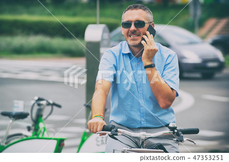Man riding a city bicycle in formal style 47353251