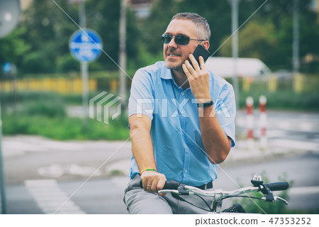 Man riding a city bicycle in formal style 47353252
