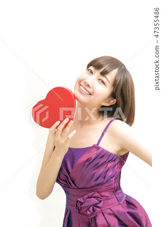 有心臟的婦女 47355486
