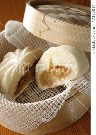 Chinese food with a steam basket Chinese food with a steam basket 47356814