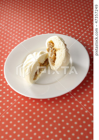Bread meat on a plate 47357249