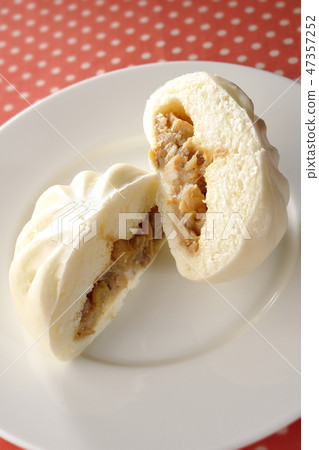 Bread meat on a plate 47357252