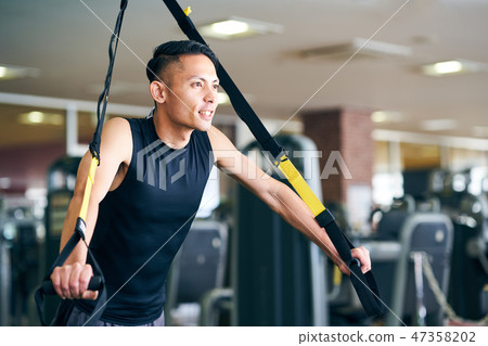 Men training 47358202
