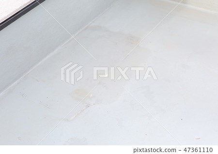 Veranda repair work peeling 47361110