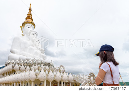 Woman worship with Buddha statue 47365437
