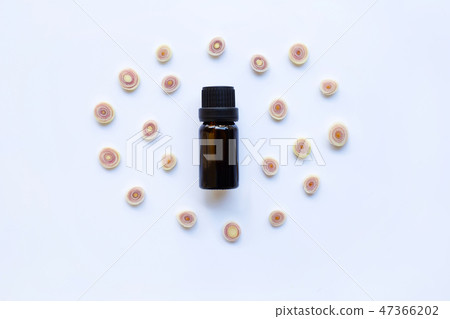 Lemon grass essential oil Lemon grass essential oil 47366202