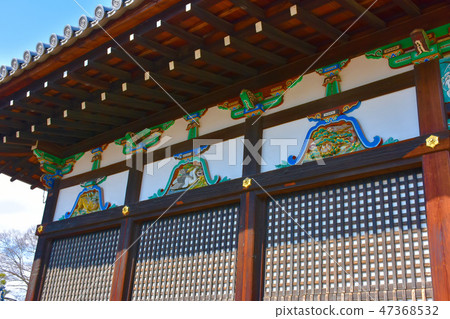 櫻花神社主要神社生動的彩色雕塑 櫻花神社主要神社生動的彩色雕塑 47368532