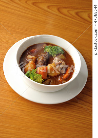 新鮮的熱牛肉燉 47369544