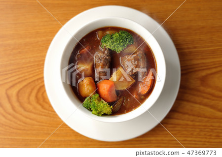Hot beef stew 47369773