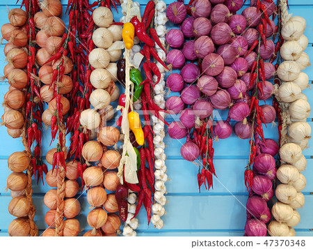 Mixed herbs Chillies, Onions and garlics Mixed herbs Chillies, Onions and garlics 47370348