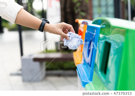 Closeup  woman hand throwing crumpled paper 47370353