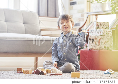 Block play, infant, children, baby, baby, living room, house, housing Block play, infant, children, baby, baby, living room, house, housing 47371281