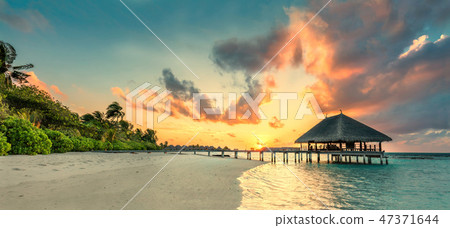 Panorama of small island resort in Maldives, Indian Ocean 47371644