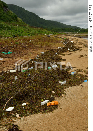 Drift trash drifted Trash contamination damage marine Litter Ocean Debris Social issues Drift trash drifted Trash contamination damage marine Litter Ocean Debris Social issues 47371781