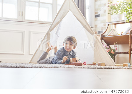 Block play, infant, children, baby, baby, living room, house, housing Block play, infant, children, baby, baby, living room, house, housing 47372083