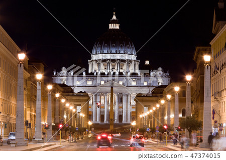 Vatican City. St. Peter's Basilica at night. 47374015