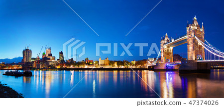 Tower Bridge in London, the UK at night 47374026