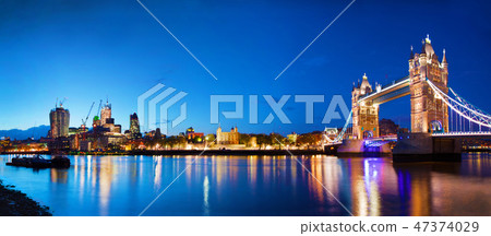 Tower Bridge in London, the UK at night 47374029