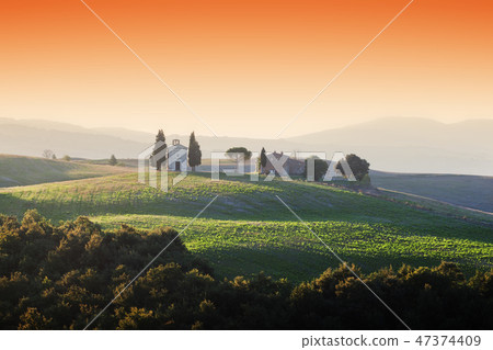 Tuscany landscape at sunrise with a little chapel of Madonna di Vitaleta, Italy. 47374409