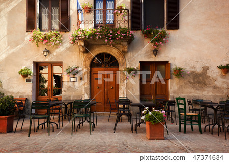 Retro romantic restaurant, cafe in a small Italian town. Vintage Italy 47374684